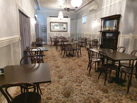 Royal Hotel - Holiday Sunshine Coast 2