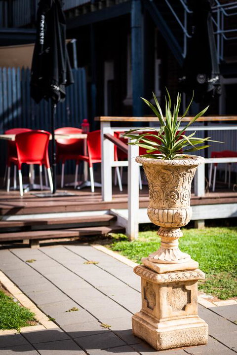 Royal Hotel - Holiday Sunshine Coast 3