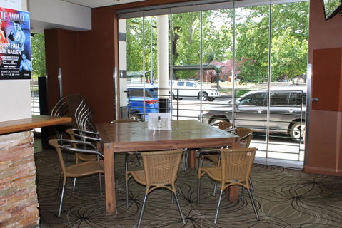 Royal Hotel Orange - Sunshine Coast Tourism 3