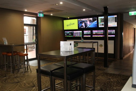 Royal Hotel Orange - Sunshine Coast Tourism 2