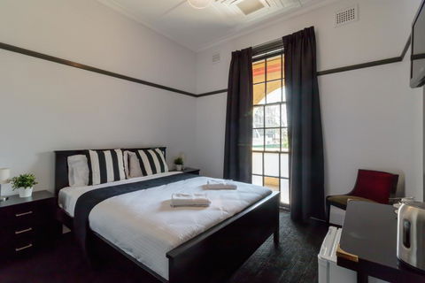 Royal Hotel Ryde - Sunshine Coast Tourism 0