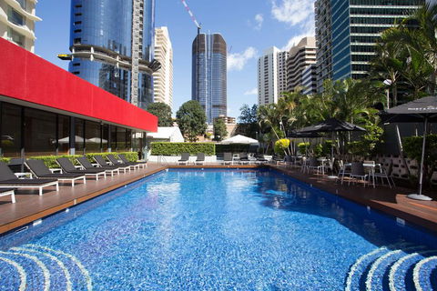 Royal On The Park - Sunshine Coast Tourism 0