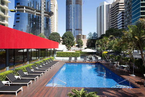 Royal On The Park - Sunshine Coast Tourism 1