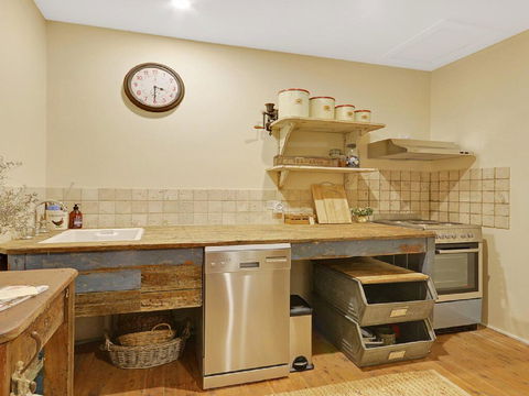 Saint Eloi - Le Jardin - Sunshine Coast Tourism 3