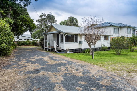 Salt Water Cottage - Holiday Sunshine Coast 1