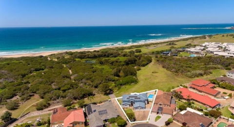 Saltwater Manor - Sunshine Coast Tourism 1