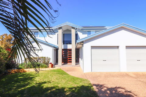 Saltwater Manor - Sunshine Coast Tourism 2