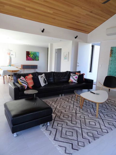 Salty Lark Beach House - Holiday Sunshine Coast 3