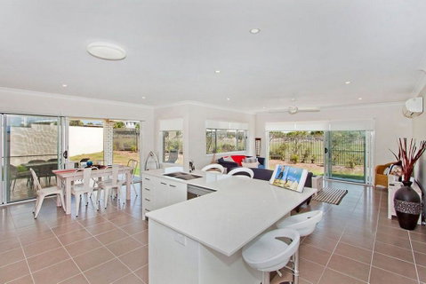 SALTY PAUSE @ BONDI HOUSE - Sunshine Coast Tourism 1