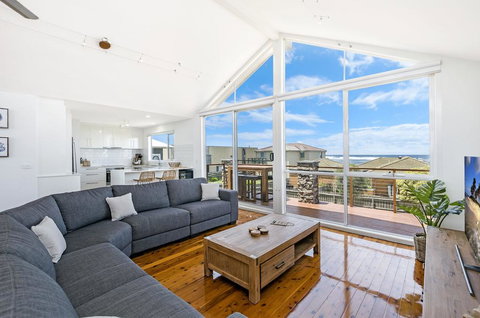 Salty's - Newly Renovated - Holiday Sunshine Coast 0