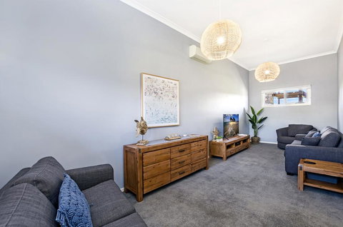 Salty's - Newly Renovated - Holiday Sunshine Coast 2