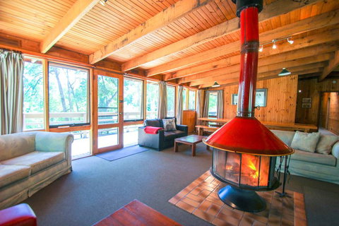 Sambar Lodge - Holiday Sunshine Coast 0