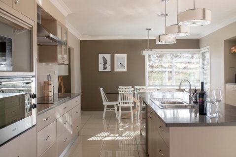 Sampson St, Large Stylish CBD Home, Sleeps 11 - Sunshine Coast Tourism 2