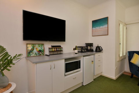Sanctuary Studio At Ramada Port Douglas - Holiday Sunshine Coast 3