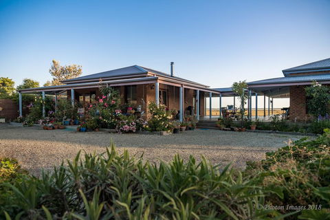 Sanctuary@Waratah - Sunshine Coast Tourism 0