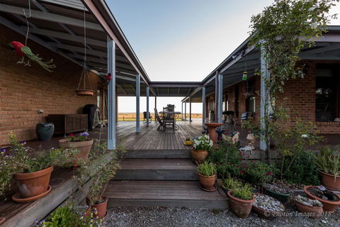 Sanctuary@Waratah - Sunshine Coast Tourism 1