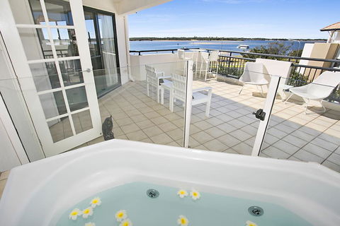 Sandcastles On The Broadwater - Sunshine Coast Tourism 2