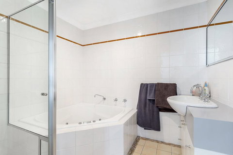 Sandcastles, 1/8 Ala Moana Way - Holiday Sunshine Coast 3