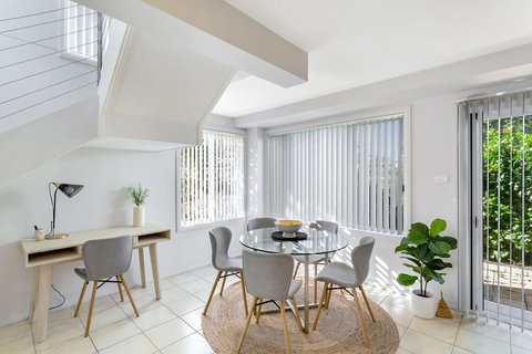 Sandcastles, 1/8 Ala Moana Way - Holiday Sunshine Coast 1