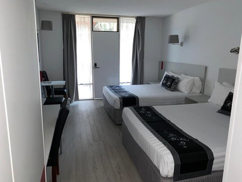 Sandors Motor Inn - Sunshine Coast Tourism 1