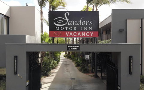 Sandors Motor Inn - Sunshine Coast Tourism 0