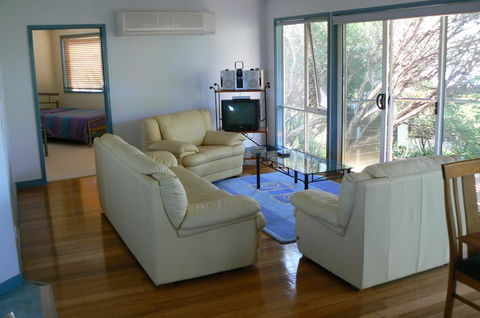 Sandy Point Beach Escape 1 Bedroom Apartment - Sunshine Coast Tourism 3