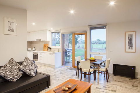 Sandy Point Hideaway - Sunshine Coast Tourism 0