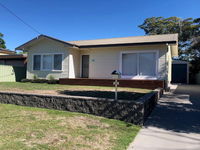 Sandy Shoal' 46 Rigney Street - Shoal Bay Beach Cottage with aircon