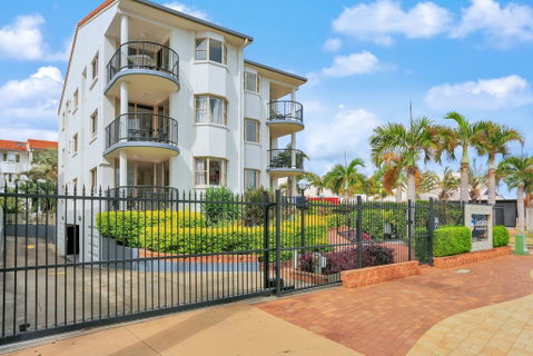 Santalina Beach Gem - Sunshine Coast Tourism 0