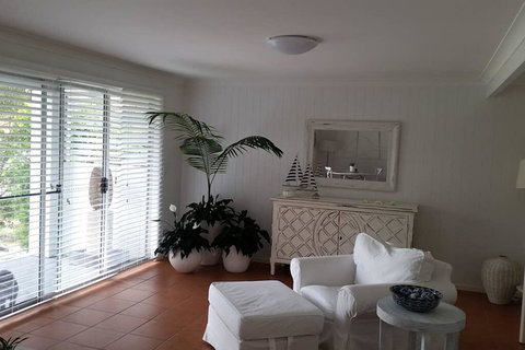 Sapphire Beach Pet Friendly Beach 5 Minute Walk - Holiday Sunshine Coast 1