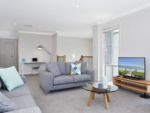 Saratoga Avenue, 52, Signature House - Holiday Sunshine Coast 2