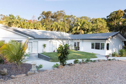 Satara Byron Bay - Coastal Lifestyle - Sunshine Coast Tourism 1
