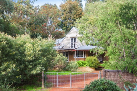 Sea Breeze - Sunshine Coast Tourism 1