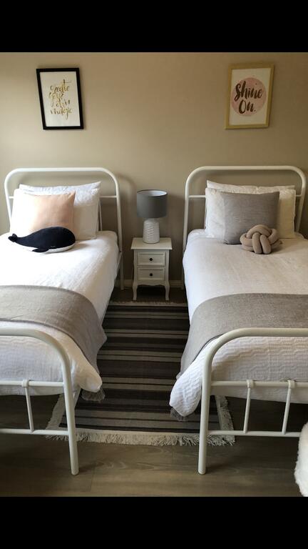 Sea Change Guesthouse - Sunshine Coast Tourism 3