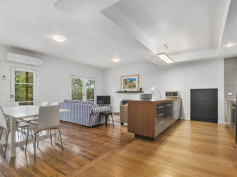 SEA CORNER - Anglesea - Sunshine Coast Tourism 1