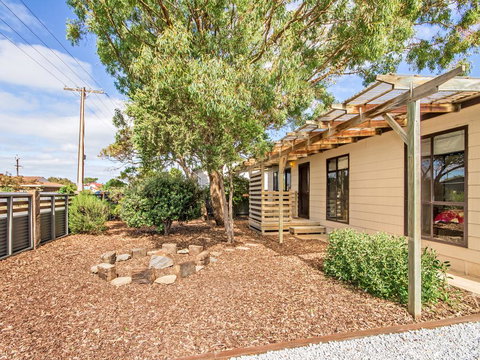 Sea Devine - Sunshine Coast Tourism 0