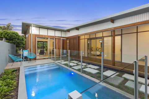 SEA GEM ON ECLIPSE - Sunshine Coast Tourism 0