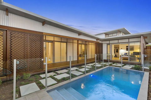 SEA GEM ON ECLIPSE - Sunshine Coast Tourism 2