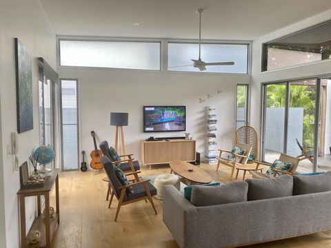 SEA GEM ON ECLIPSE - Sunshine Coast Tourism 1