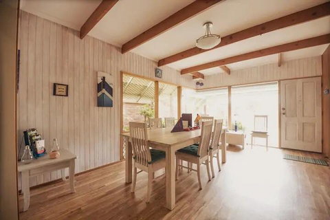 Sea J's, Brighton - Holiday Sunshine Coast 1