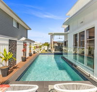 SEA SHELLS ON SEASIDE - Holiday Sunshine Coast