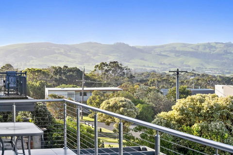 SEA SPECTACULAR - Seconds From The Beach! - Sunshine Coast Tourism 1