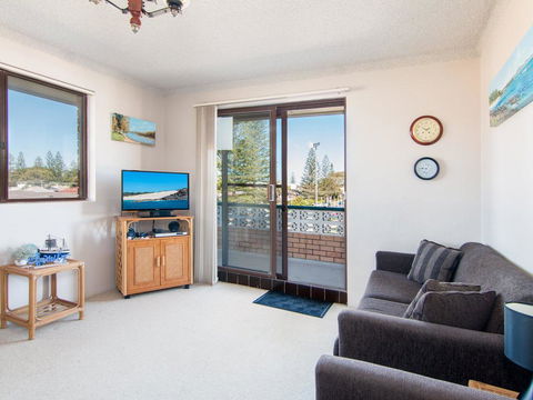 Seabreeze 4 Opposite Bowling Club - Sunshine Coast Tourism 0