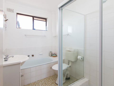 Seabreeze 4 Opposite Bowling Club - Sunshine Coast Tourism 3