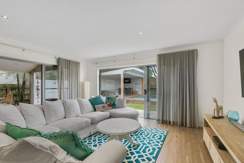 Seabreeze Retreat Luxury Retreat With Pool, Walk To Rye Foreshore And Village - Holiday Sunshine Coast 1