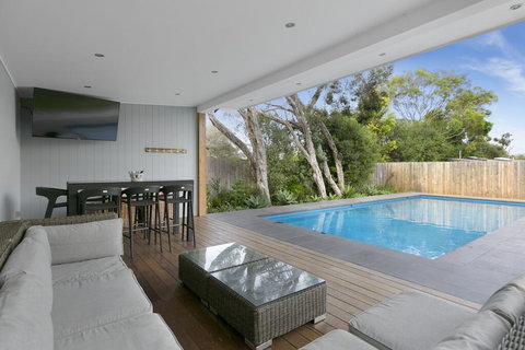 Seabreeze Retreat Luxury Retreat With Pool, Walk To Rye Foreshore And Village - Holiday Sunshine Coast 2
