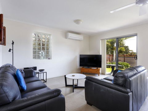 Seachange Apartment 1 - Holiday Sunshine Coast 0
