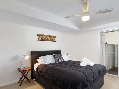 Seachange Apartment 1 - Holiday Sunshine Coast 3