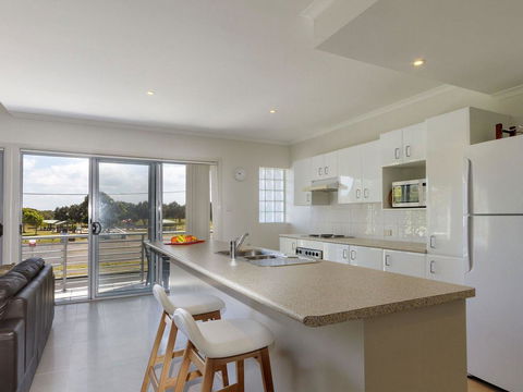 Seachange Apartment 2 - Holiday Sunshine Coast 2