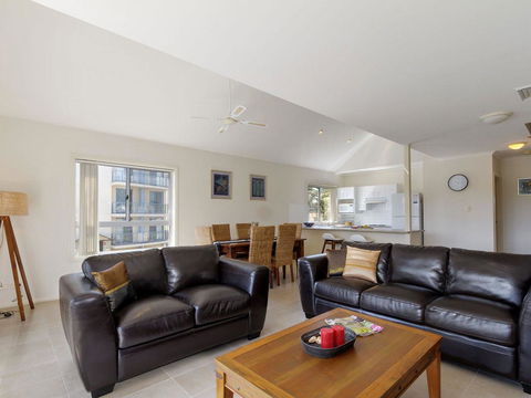 Seachange Apartment 3 - Holiday Sunshine Coast 0